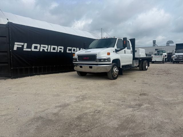 2006 GMC C4500 Crew Cab Flatbed With Gooseneck Hitch  - 22954539 - 0