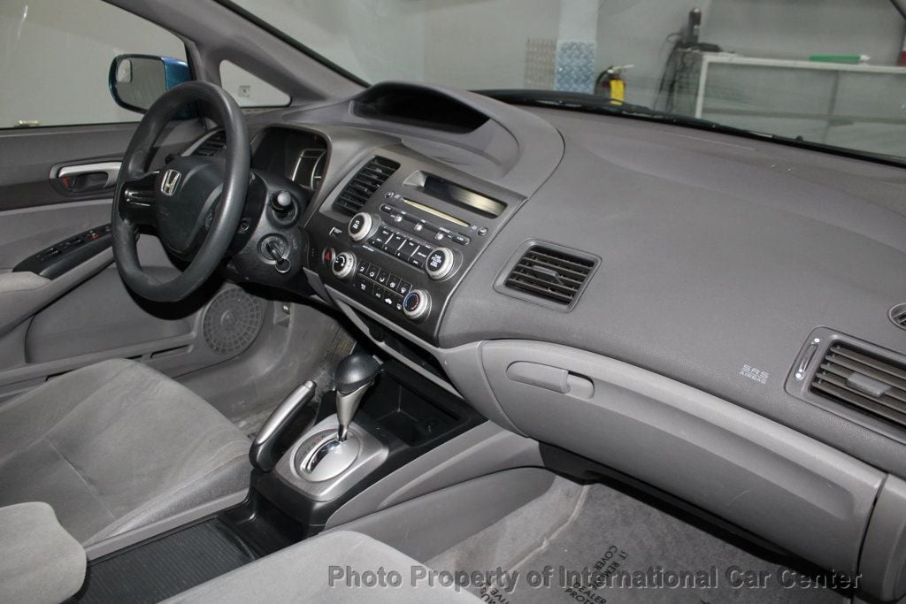 2006 Honda Civic Sedan LX Automatic - 22934003 - 25