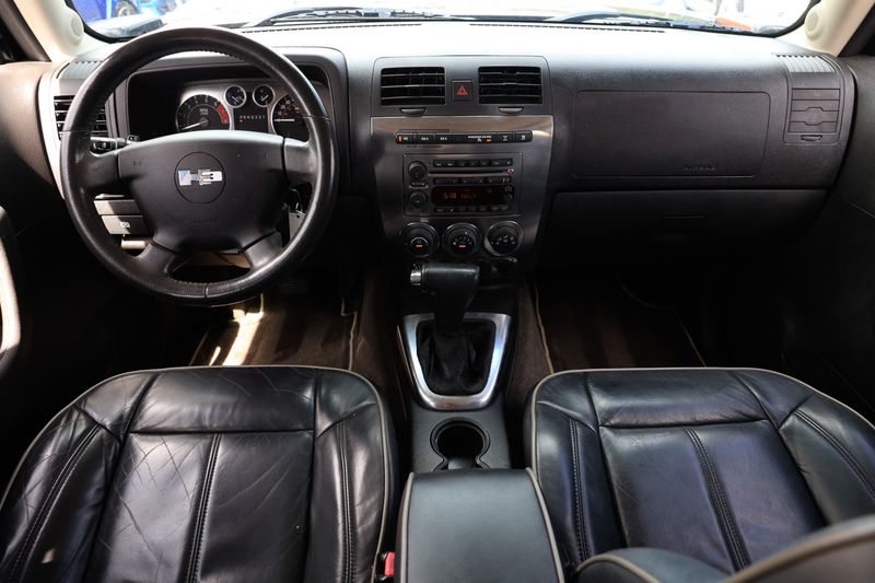 2006 Hummer H3 1/2 Ton photo 2