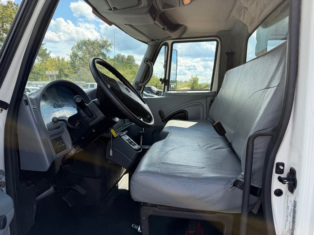 2006 International 4300 DuraStar 4300 photo 9