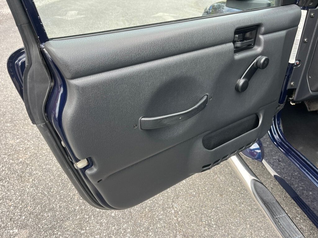 2006 Jeep Wrangler Final Year LJ 2 door Unlimited Hard top 4.0L 4x4 - 23005238 - 38