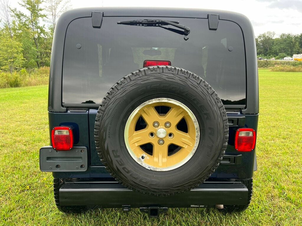 2006 Jeep Wrangler Golden Eagle Hard Top 6-speed 4x4 - 22522423 - 4