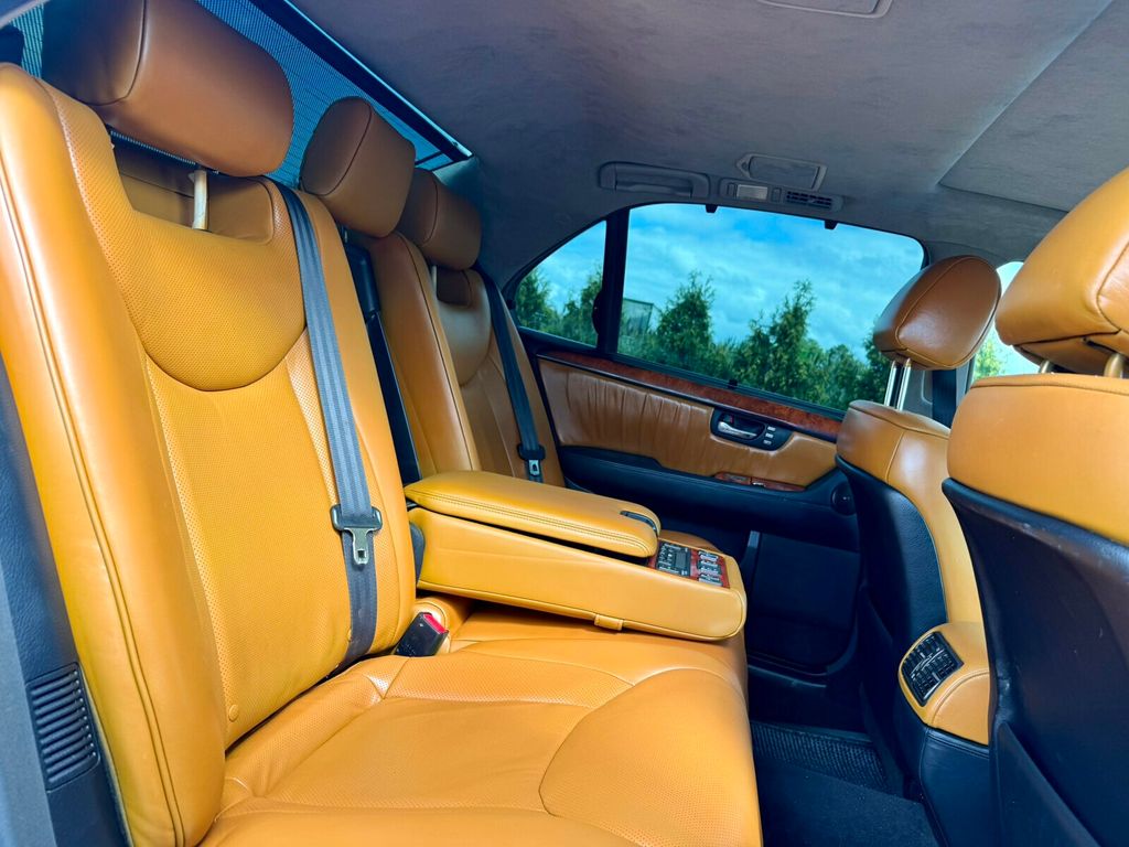2006 Lexus LS 430 photo 14