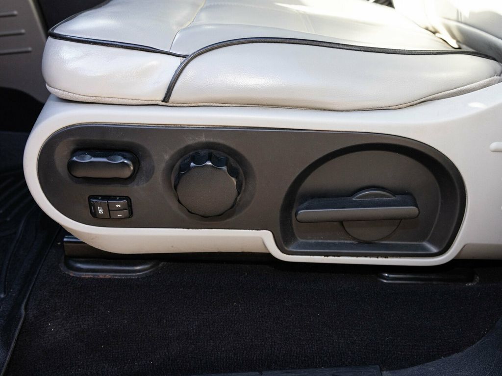 2006 Lincoln Mark LT Rare MARK LT, 4WD, Chrome Package - 22923282 - 24