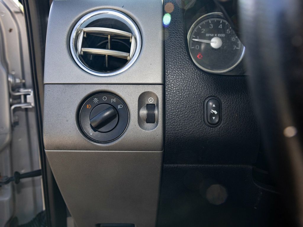 2006 Lincoln Mark LT Rare MARK LT, 4WD, Chrome Package - 22923282 - 25