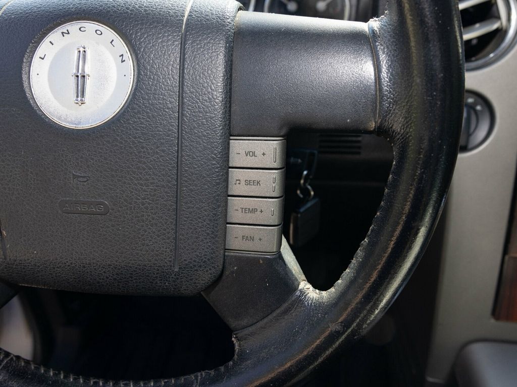 2006 Lincoln Mark LT Rare MARK LT, 4WD, Chrome Package - 22923282 - 28