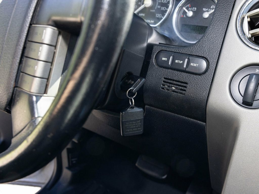 2006 Lincoln Mark LT Rare MARK LT, 4WD, Chrome Package - 22923282 - 29