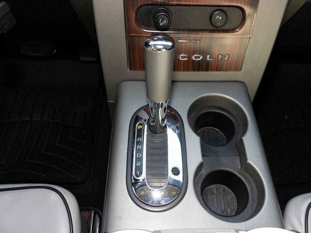 2006 Lincoln Mark LT Rare MARK LT, 4WD, Chrome Package - 22923282 - 33