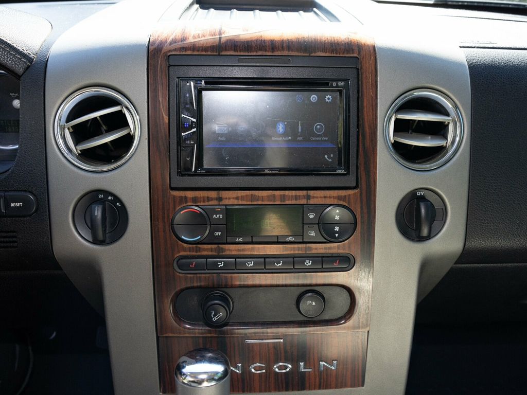 2006 Lincoln Mark LT Rare MARK LT, 4WD, Chrome Package - 22923282 - 34