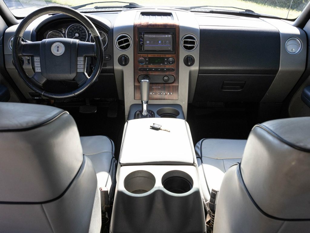 2006 Lincoln Mark LT Rare MARK LT, 4WD, Chrome Package - 22923282 - 37