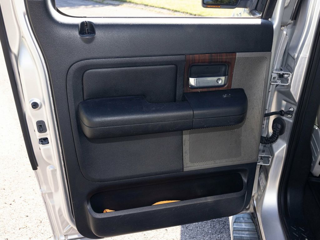 2006 Lincoln Mark LT Rare MARK LT, 4WD, Chrome Package - 22923282 - 38