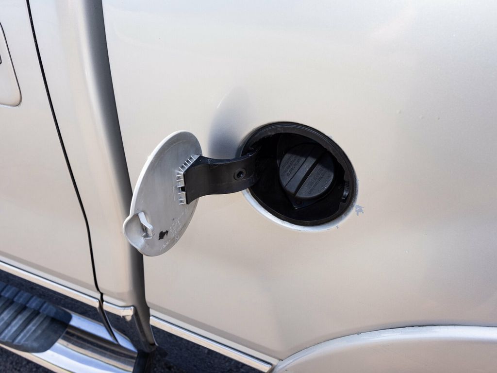 2006 Lincoln Mark LT Rare MARK LT, 4WD, Chrome Package - 22923282 - 42