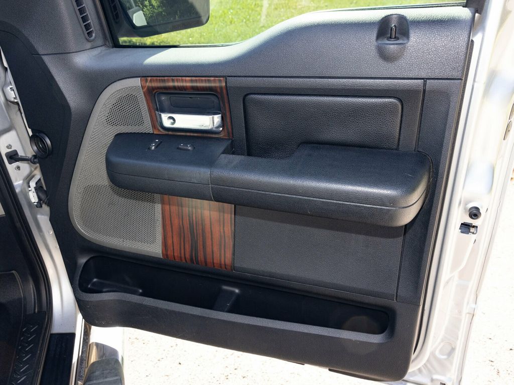 2006 Lincoln Mark LT Rare MARK LT, 4WD, Chrome Package - 22923282 - 52