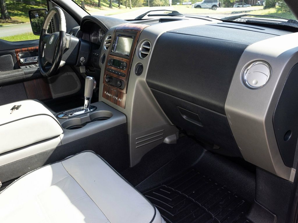 2006 Lincoln Mark LT Rare MARK LT, 4WD, Chrome Package - 22923282 - 53