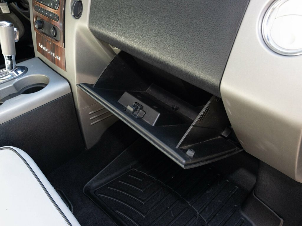 2006 Lincoln Mark LT Rare MARK LT, 4WD, Chrome Package - 22923282 - 56