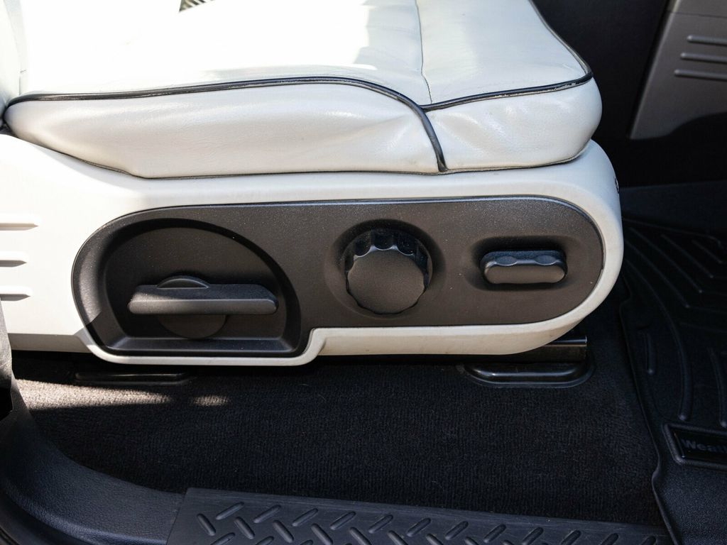 2006 Lincoln Mark LT Rare MARK LT, 4WD, Chrome Package - 22923282 - 57