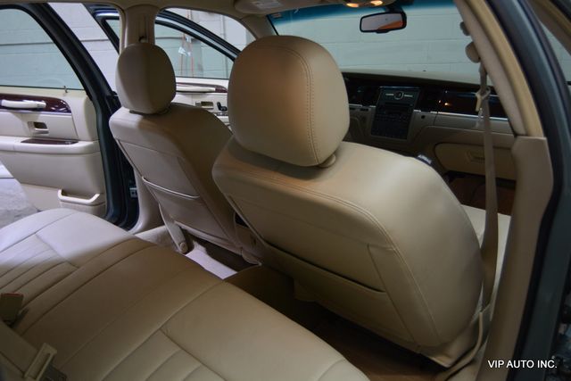 2006 Lincoln Town Car 4dr Sedan Signature - 22966151 - 18