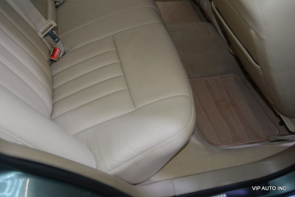 2006 Lincoln Town Car 4dr Sedan Signature - 22966151 - 27