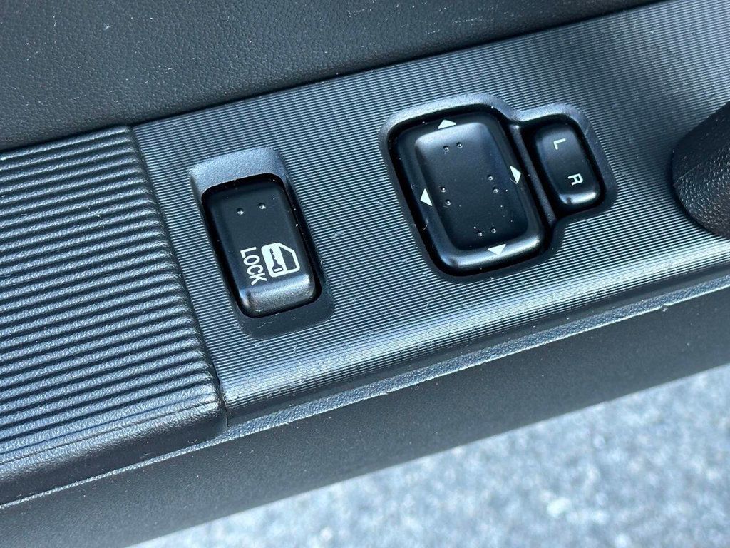 2006 Mazda MX-5 Miata 2dr Convertible Sport Automatic - 22923353 - 9