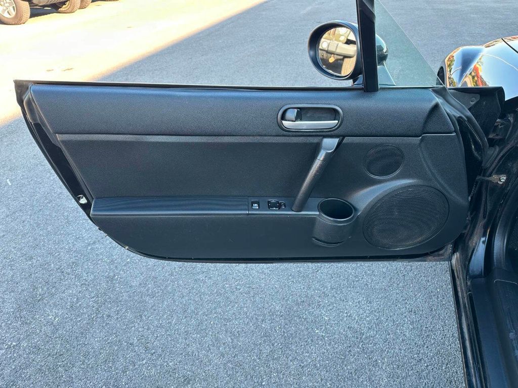 2006 Mazda MX-5 Miata 2dr Convertible Sport Automatic - 22923353 - 8