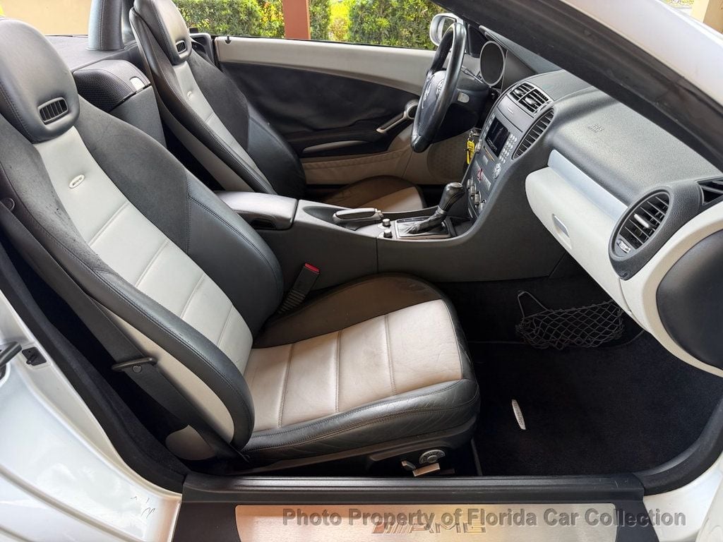 2006 Mercedes-Benz SLK Roadster 5.5L AMG - 23092985 - 37