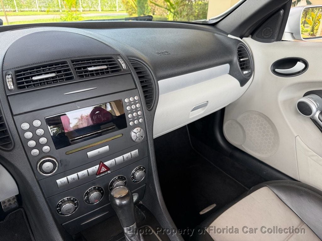 2006 Mercedes-Benz SLK Roadster 5.5L AMG - 23092985 - 43