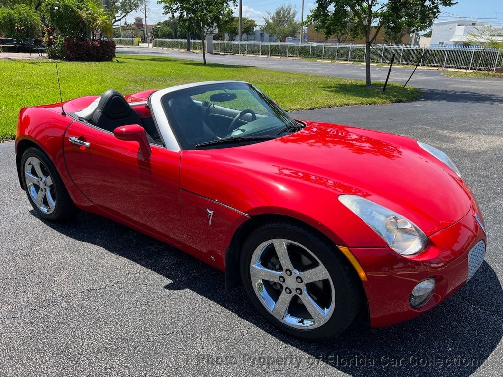 2006 Pontiac Solstice Convertible photo 2