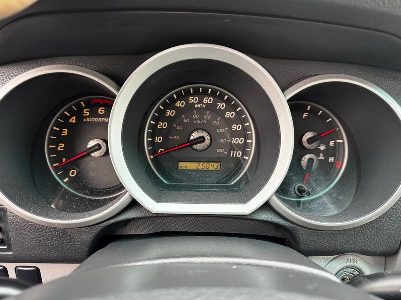 2006 Toyota 4Runner Limited 4dr SUV 4WD w/4.0L V6 - 22969607 - 12