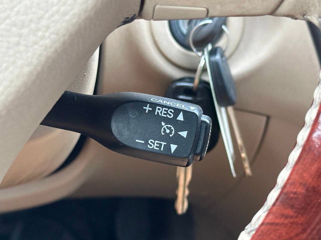 2006 Toyota Camry Solara 2dr Convertible SLE V6 Automatic - 22952395 - 30