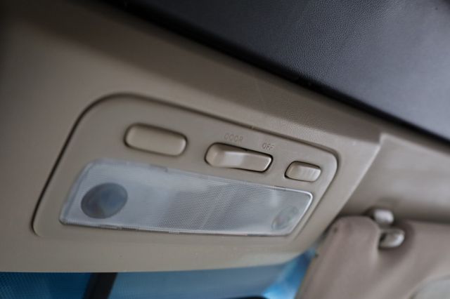 2006 Toyota Camry Solara 2dr Convertible SLE V6 Automatic - 22970850 - 32