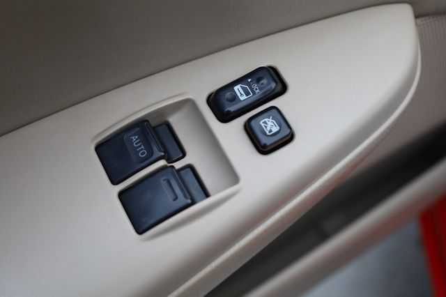 2006 Toyota Camry Solara 2dr Convertible SLE V6 Automatic - 22970850 - 34