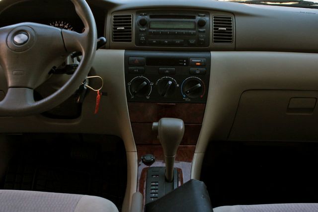 2006 Toyota Corolla 4dr Sedan LE Automatic - 20537491 - 38