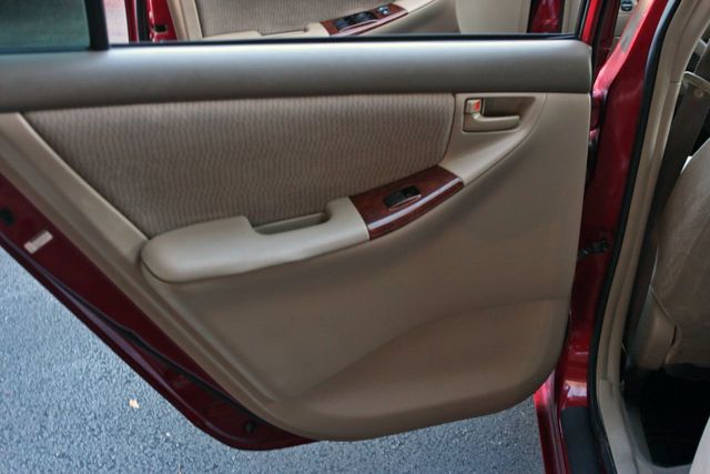 2006 Toyota Corolla 4dr Sedan LE Automatic - 20537491 - 40