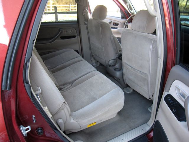 2006 Toyota Sequoia 4dr SR5 - 22975622 - 31