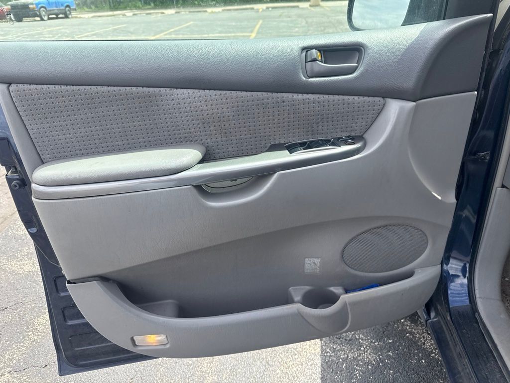 2006 Toyota Sienna  - 23025574 - 8