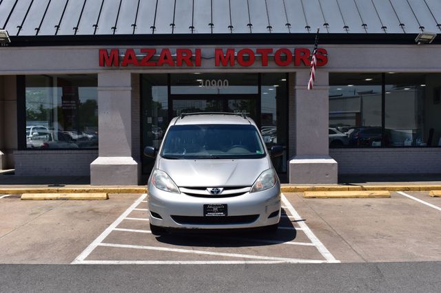 2006 Toyota Sienna LE 7-Passenger's photo