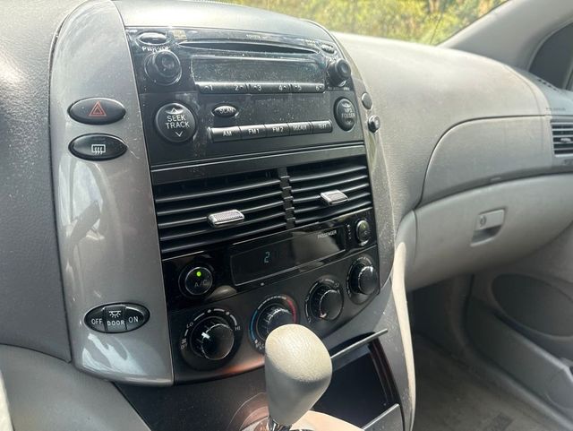 2006 Toyota Sienna LE - 23025574 - 12