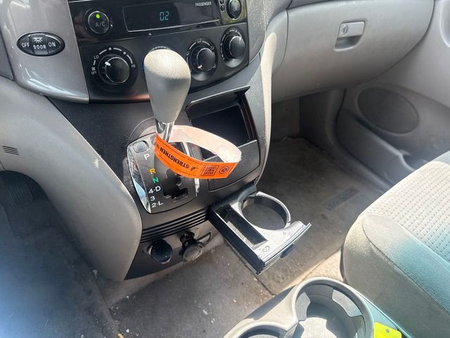 2006 Toyota Sienna LE - 23025574 - 13