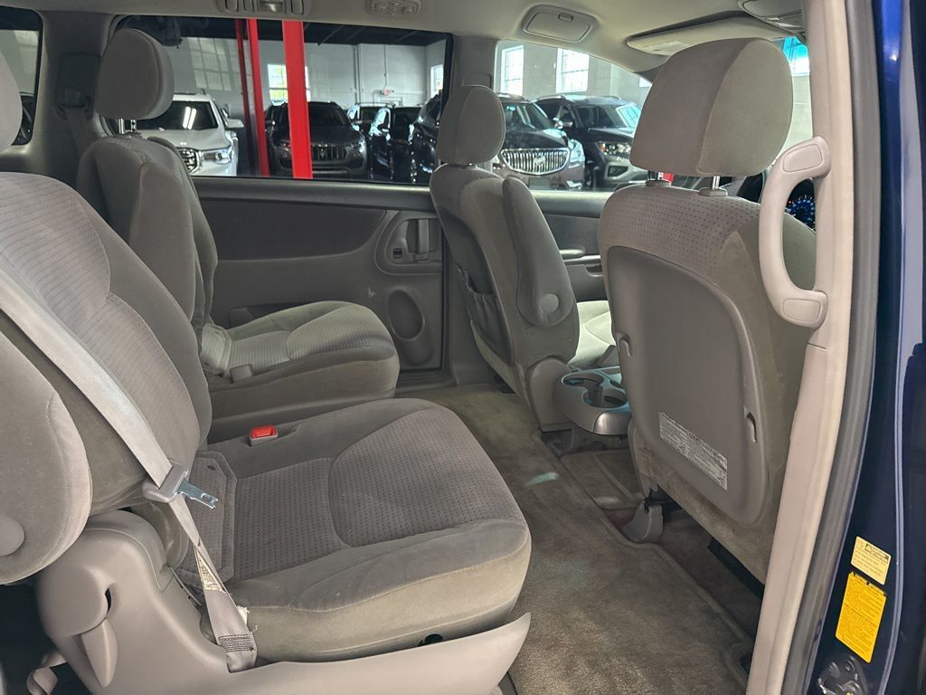 2006 Toyota Sienna LE - 23025574 - 28