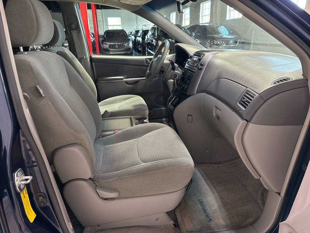 2006 Toyota Sienna LE - 23025574 - 31