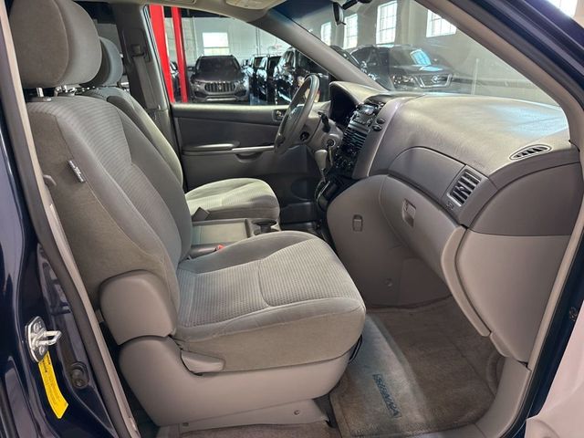 2006 Toyota Sienna LE - 23025574 - 31
