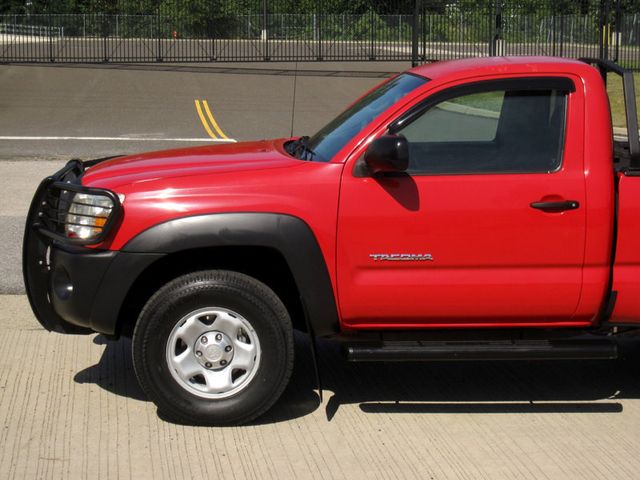 2006 Toyota Tacoma Reg 110" Manual 4WD - 23057602 - 9