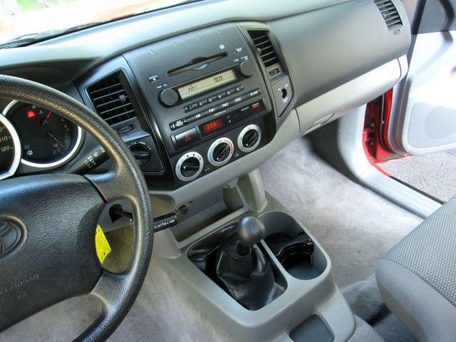 2006 Toyota Tacoma Reg 110" Manual 4WD - 23057602 - 21