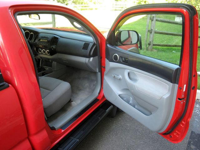 2006 Toyota Tacoma Reg 110" Manual 4WD - 23057602 - 22