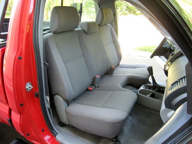 2006 Toyota Tacoma Reg 110" Manual 4WD - 23057602 - 23