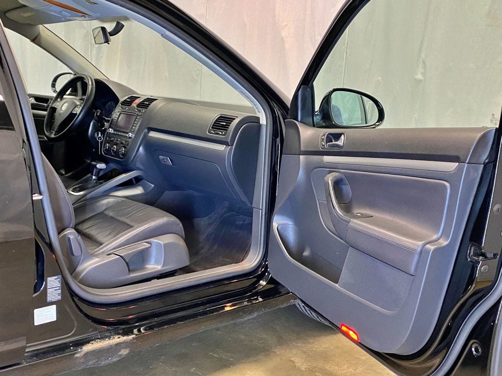 2006 Volkswagen Jetta Sedan 4dr 2.5L Automatic - 23021614 - 37