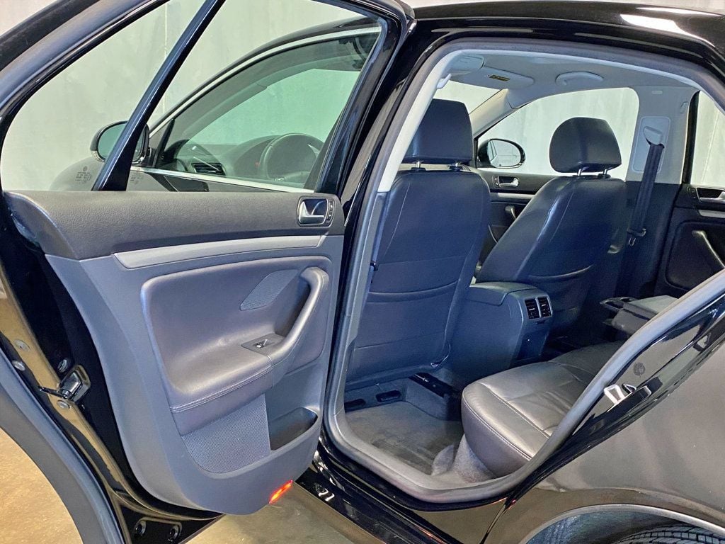 2006 Volkswagen Jetta Sedan 4dr 2.5L Automatic - 23021614 - 46