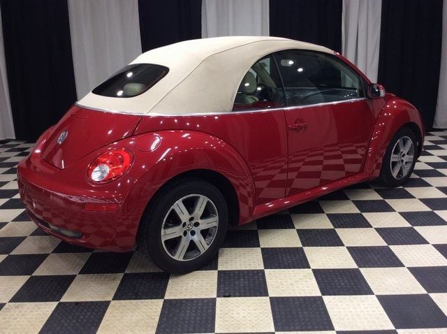 2006 Volkswagen New Beetle Convertible 2dr 2.5L Manual - 22753037 - 5