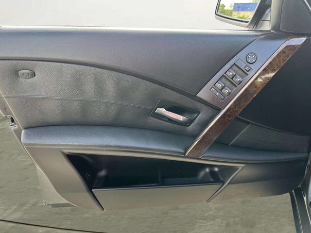 2007 BMW 5 Series 530xi - 23029815 - 11