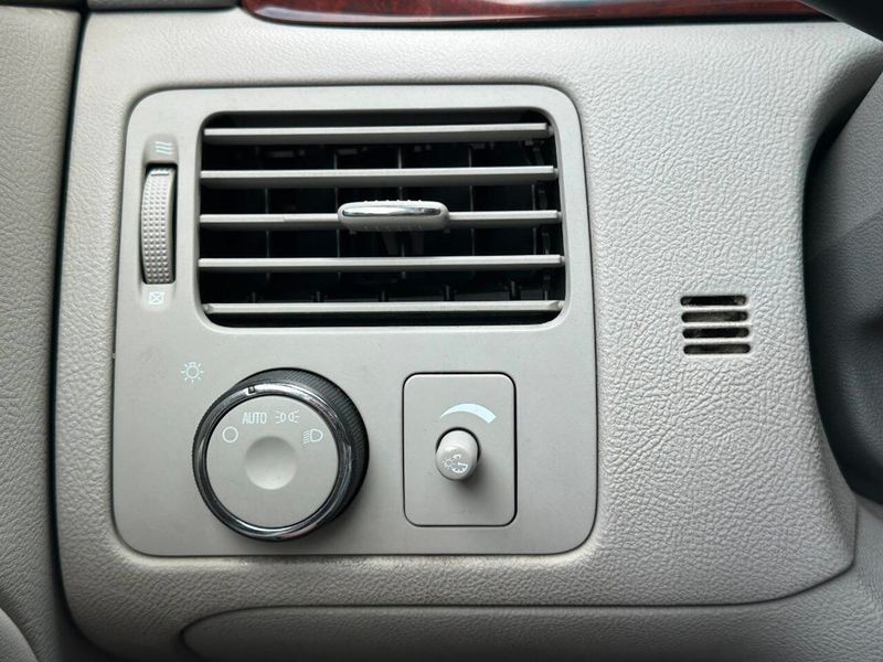 2007 Buick Lucerne 4dr Sedan V6 CXL - 22901693 - 33